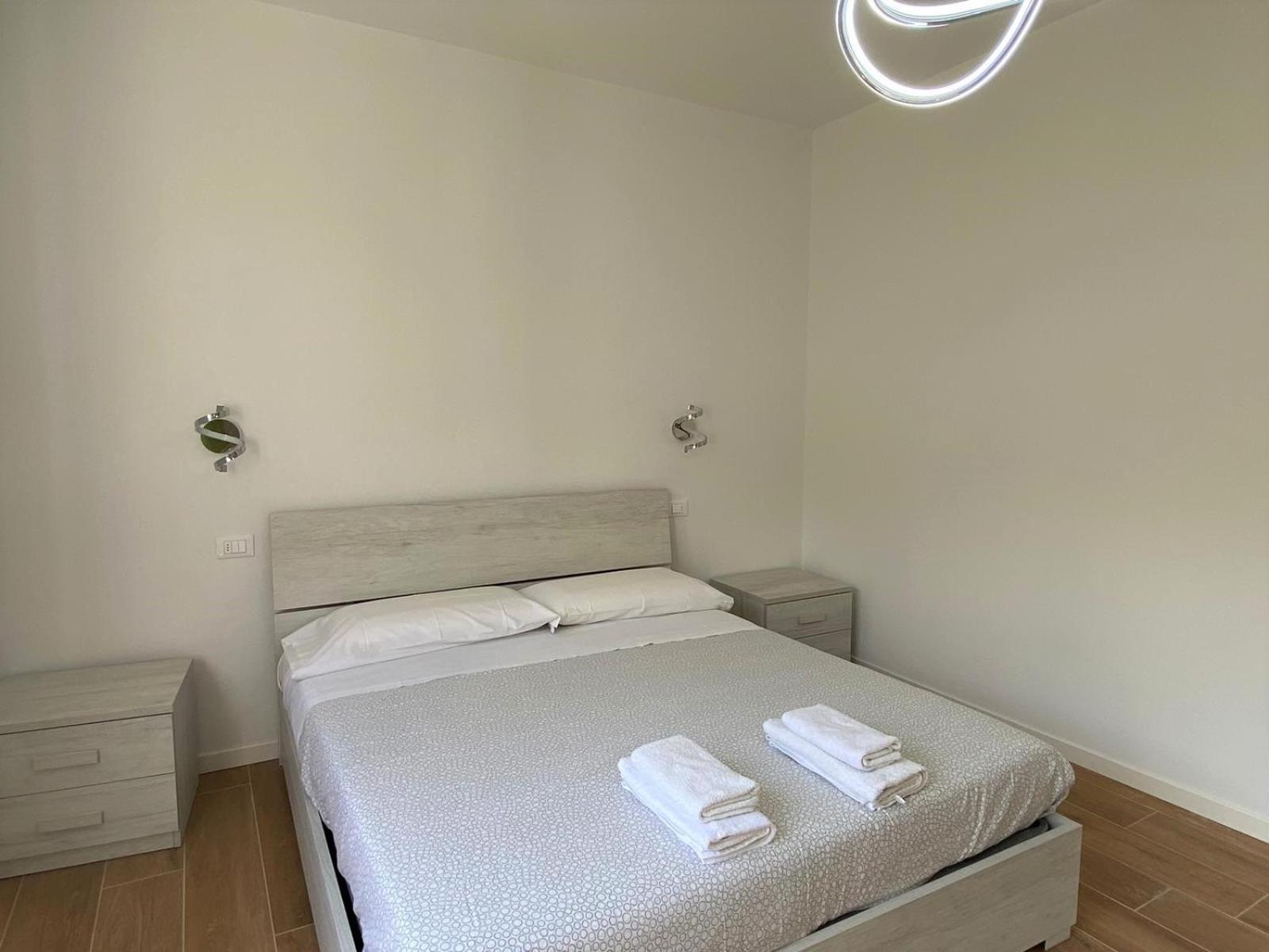 Villa The Swan - Composed By 2 Apartments แมนเดลโล เดล ลาริโอ ภายนอก รูปภาพ
